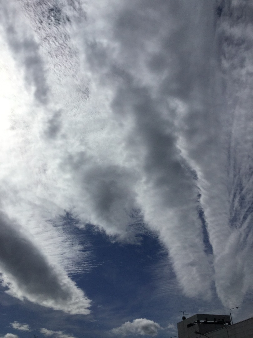雲 今日も晴れ雨くもり